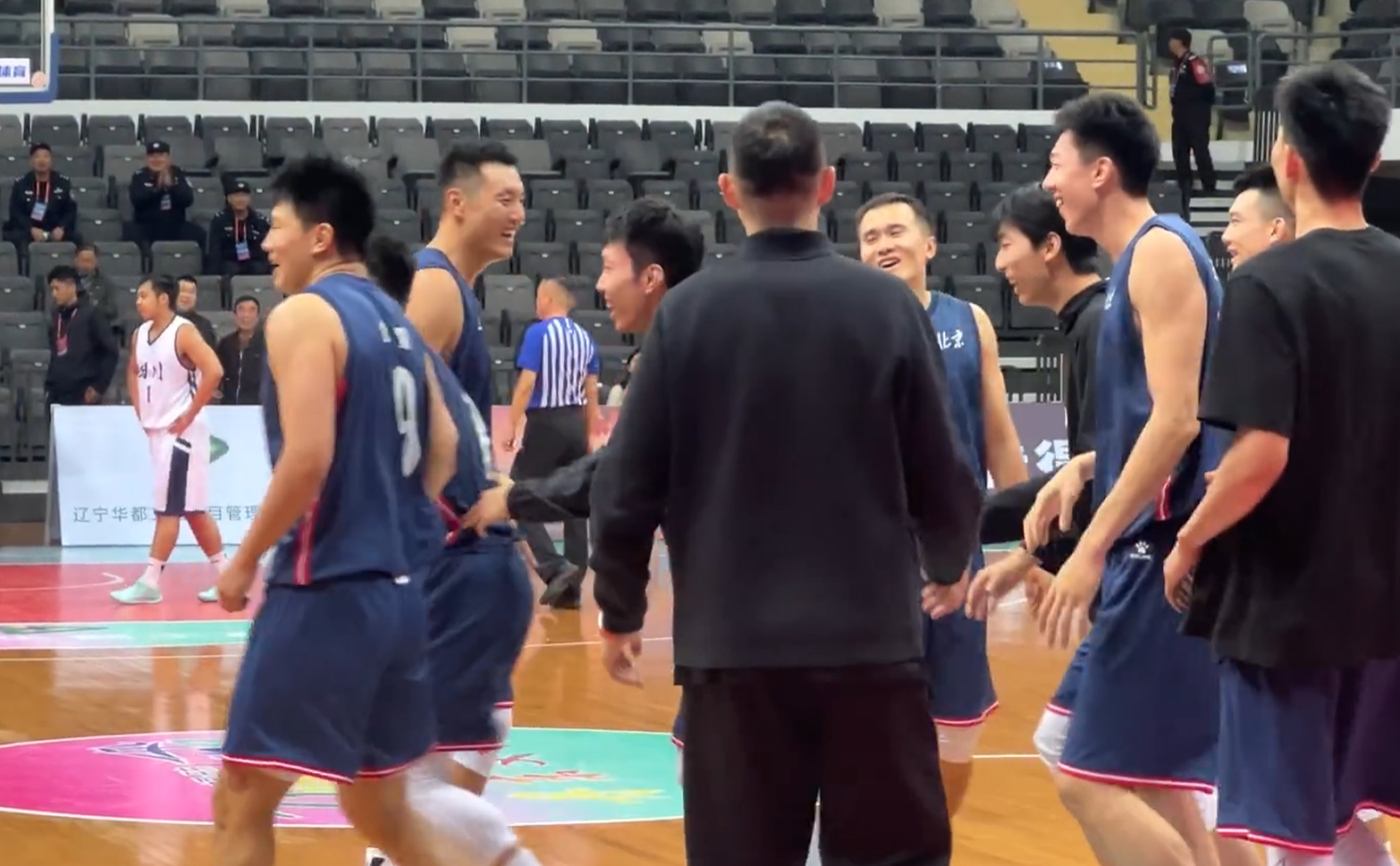 居然保持了, 佩的