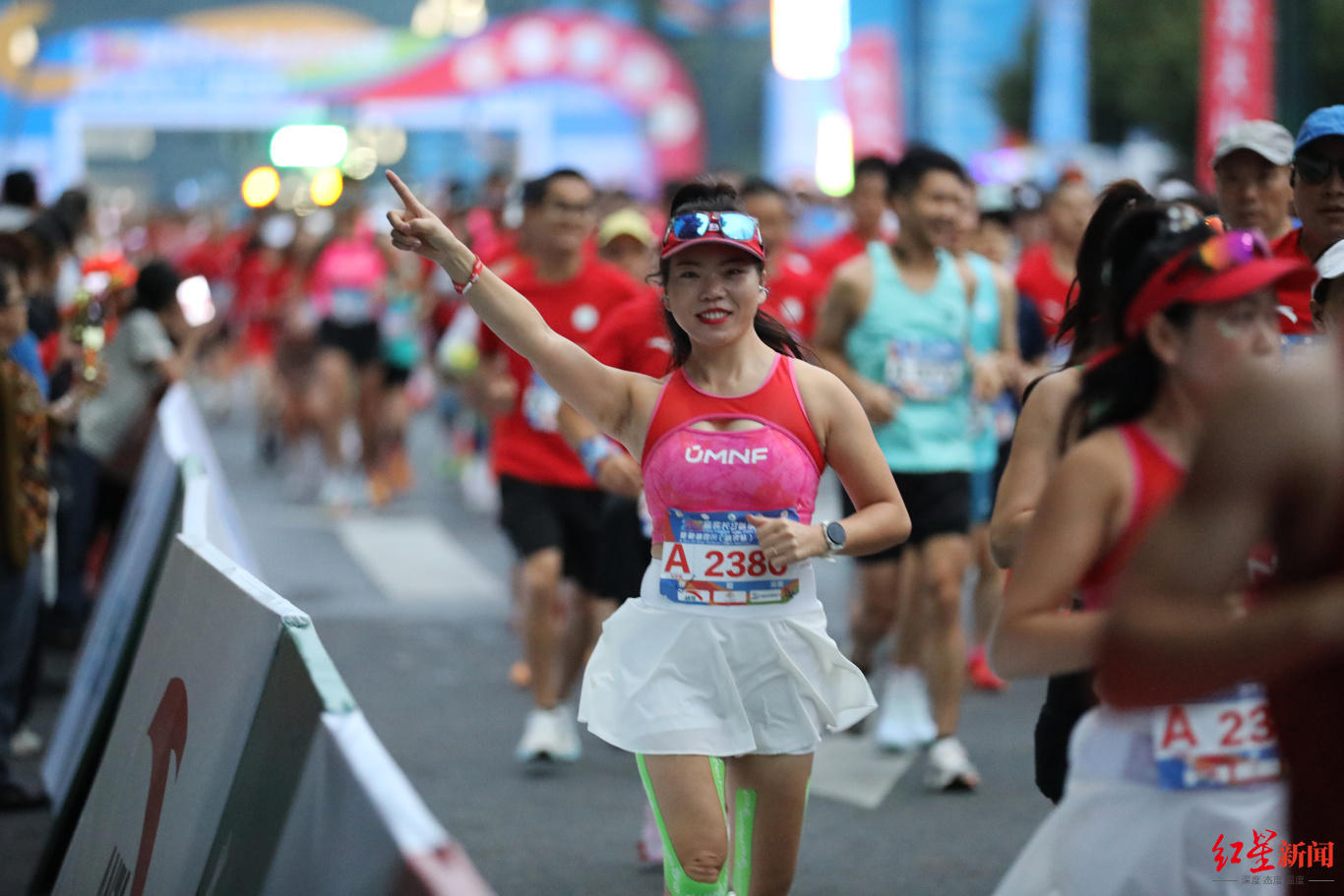 坚持跑到了, 来自宜宾兴